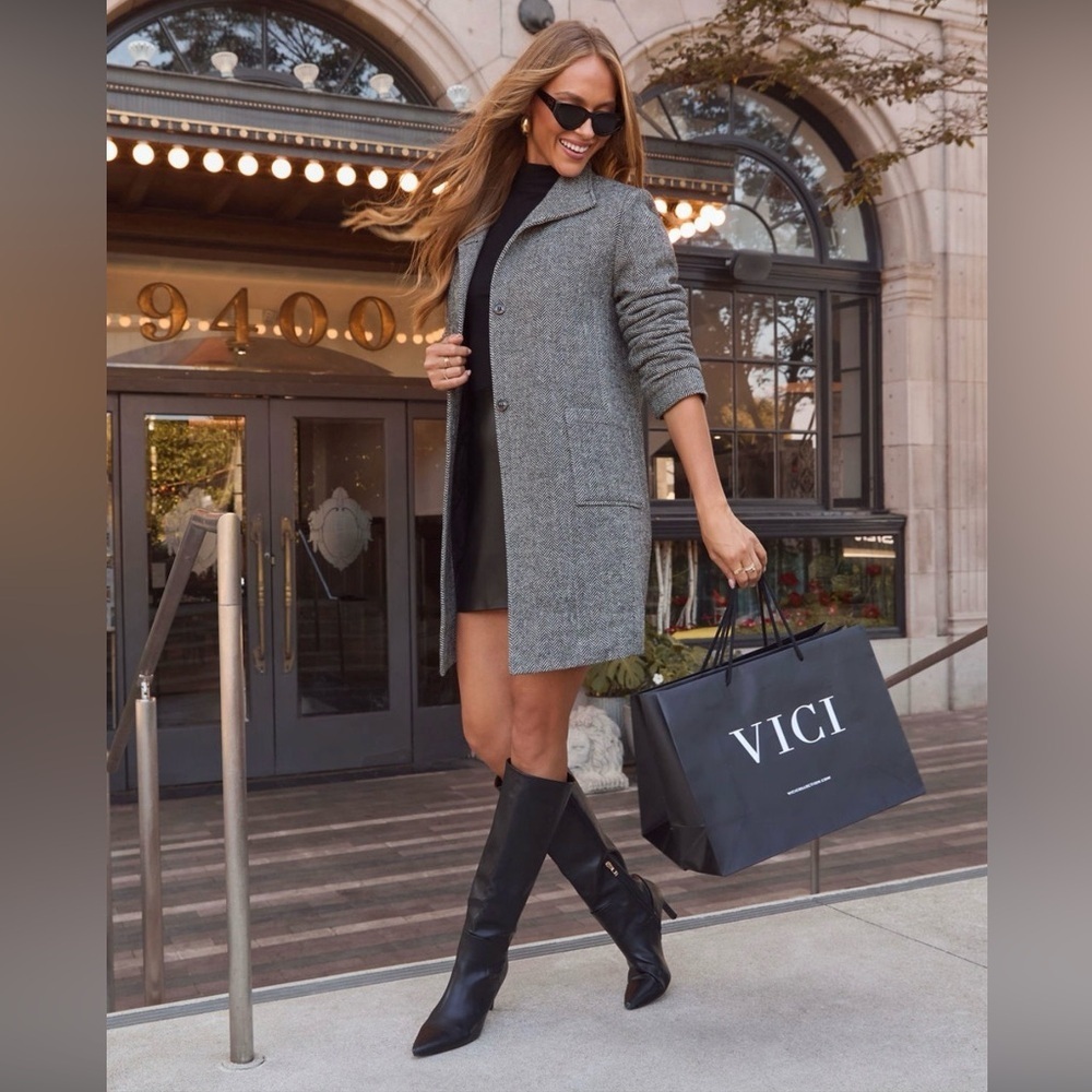 Vici - Pocketed Herringbone Coat